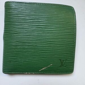 Louis Vuitton Epi Leather Bifold